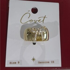 Cove Gold Ring with Sparkling Bow